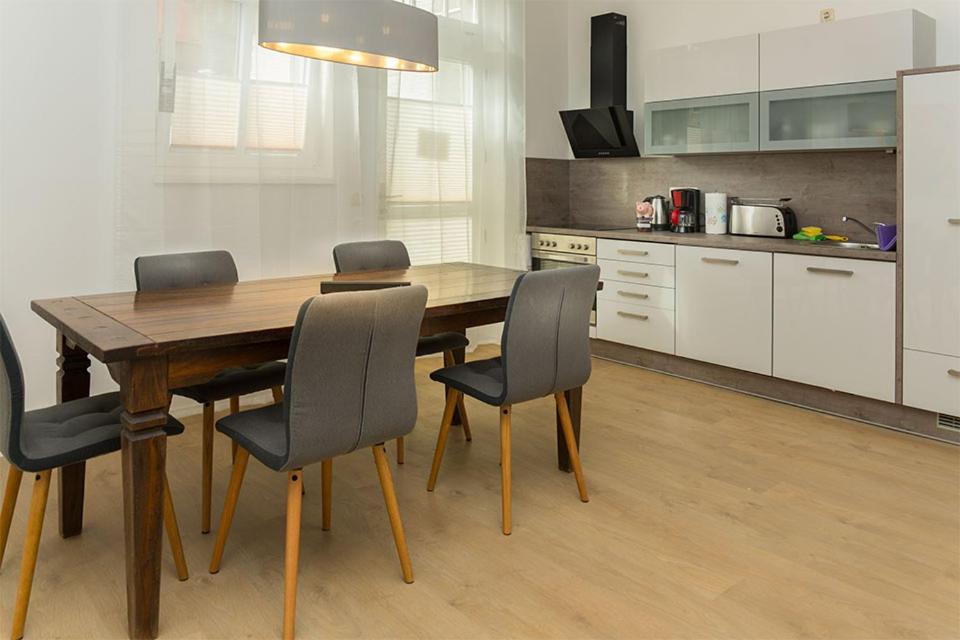H&H Apartments Im Herzen Der Stadt In Der Lange Strasse Geraeumig Ruhig Mit Kueche Und Esstisch Greifswald Kültér fotó
